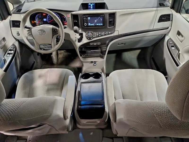 2014 TOYOTA SIENNA LE  
