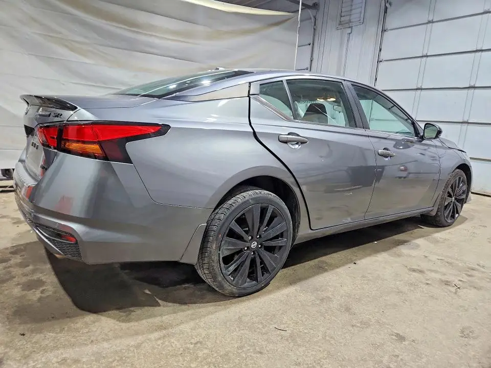2022 NISSAN ALTIMA SR  