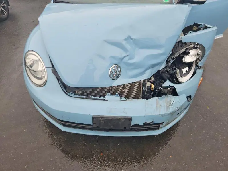 2016 VOLKSWAGEN BEETLE SE  