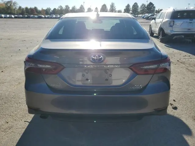 2021 TOYOTA CAMRY XLE  