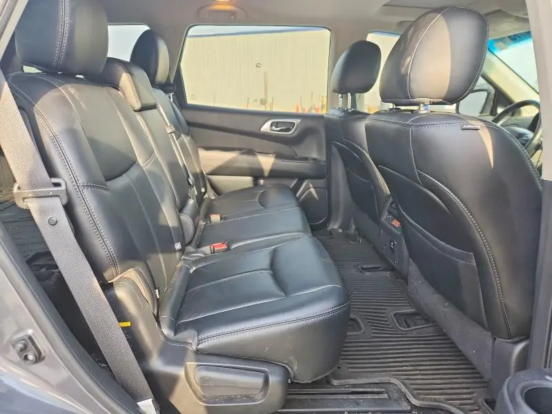 2016 NISSAN PATHFINDER SL  