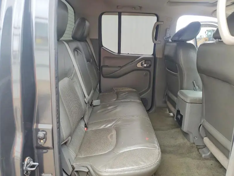 2010 NISSAN FRONTIER SE V6  