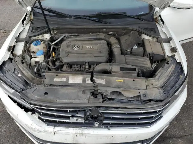 2017 VOLKSWAGEN PASSAT SE  