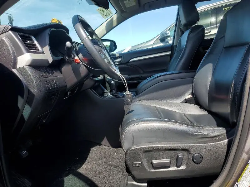 2016 TOYOTA HIGHLANDER XLE  