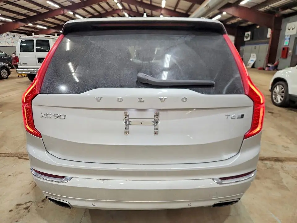 2018 VOLVO XC90 T6  