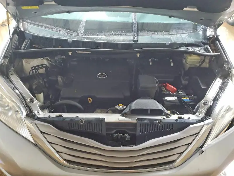 2015 TOYOTA SIENNA XLE 8-PASSENGER  