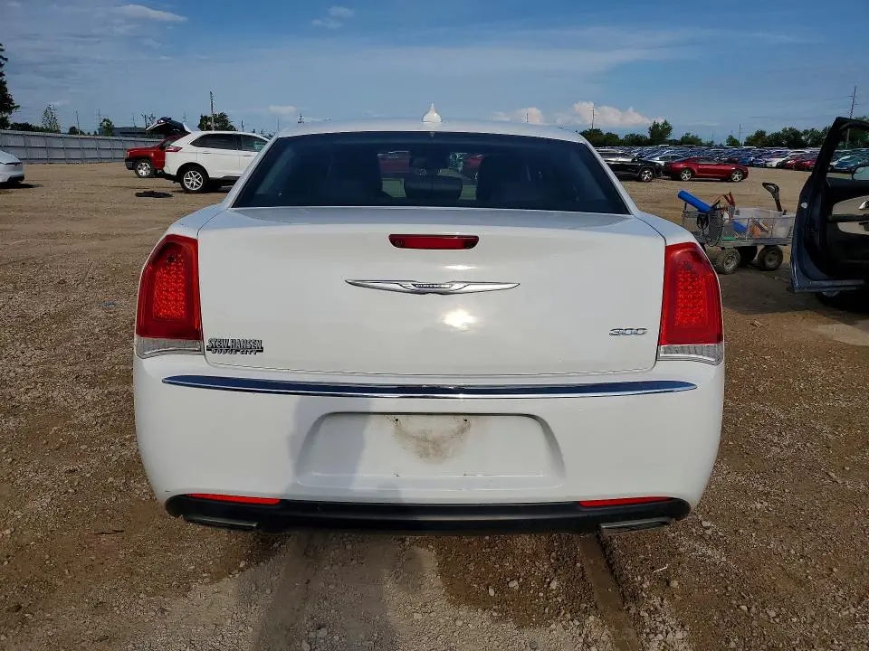 2016 CHRYSLER 300 LIMITED  