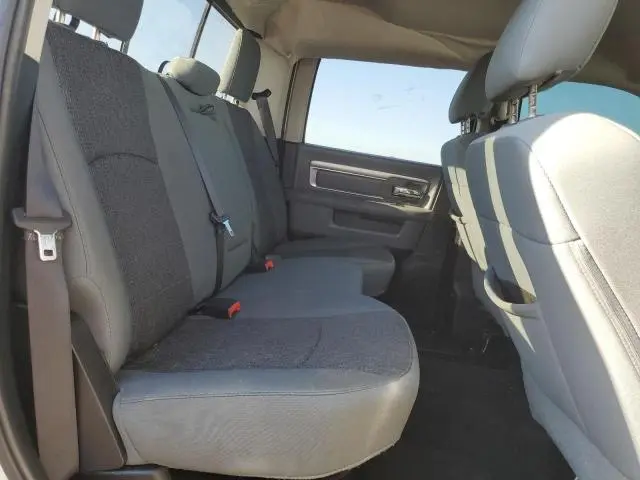 2016 RAM 1500 SLT  