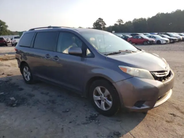2011 TOYOTA SIENNA LE
