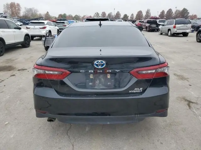 2021 TOYOTA CAMRY XLE  