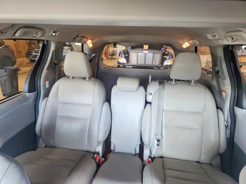 2020 TOYOTA SIENNA XLE 8-PASSENGER  