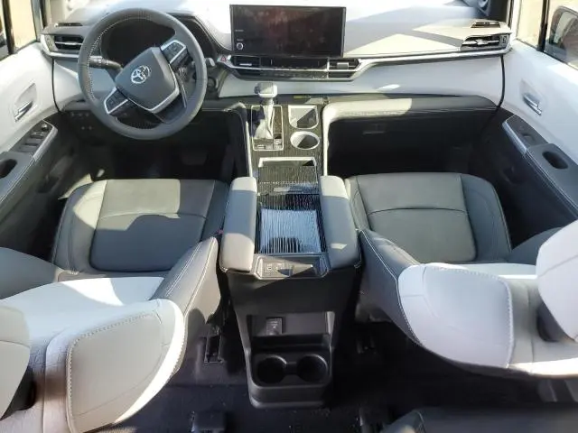 2025 TOYOTA SIENNA XSE  
