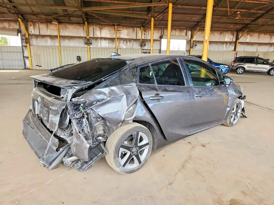 2016 TOYOTA PRIUS THREE TOURING  