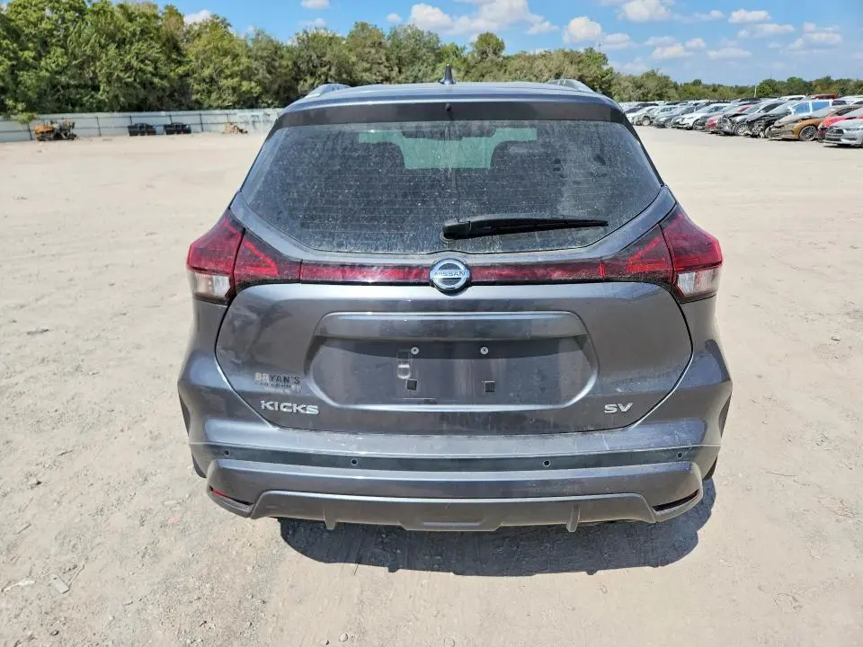2021 NISSAN KICKS SV  