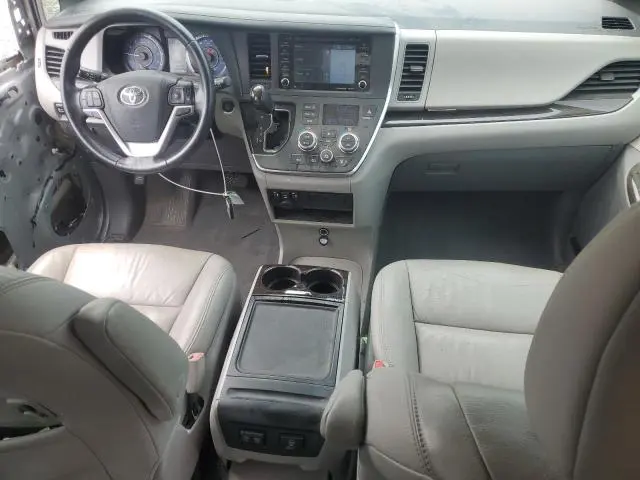 2019 TOYOTA SIENNA XLE  