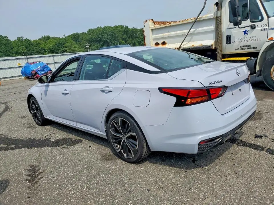 2024 NISSAN ALTIMA SR  