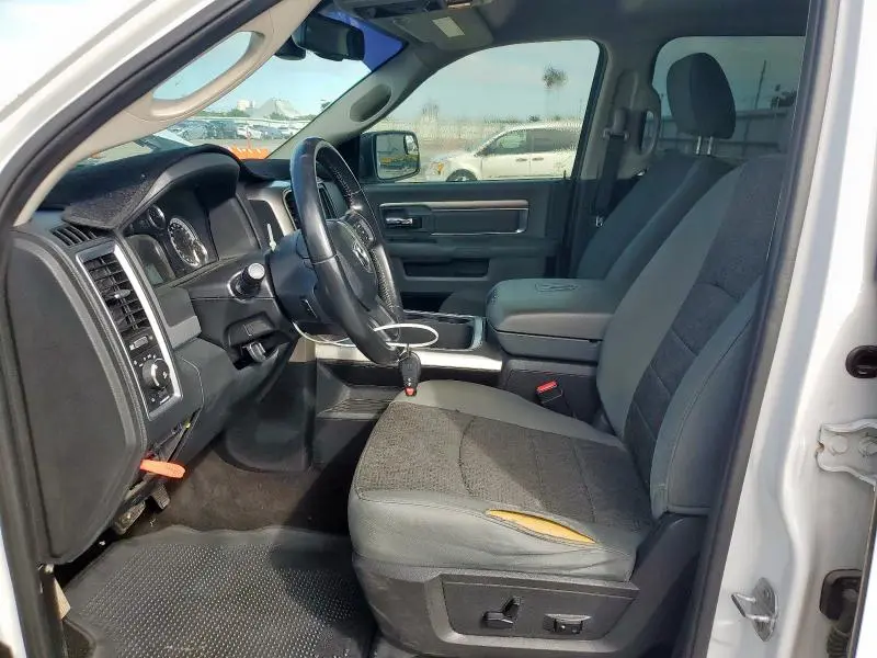 2016 RAM 1500 SLT