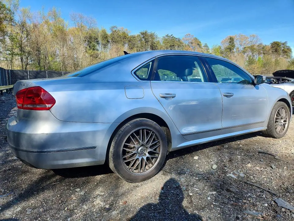 2013 VOLKSWAGEN PASSAT SE  