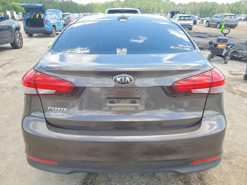 2017 KIA FORTE LX  
