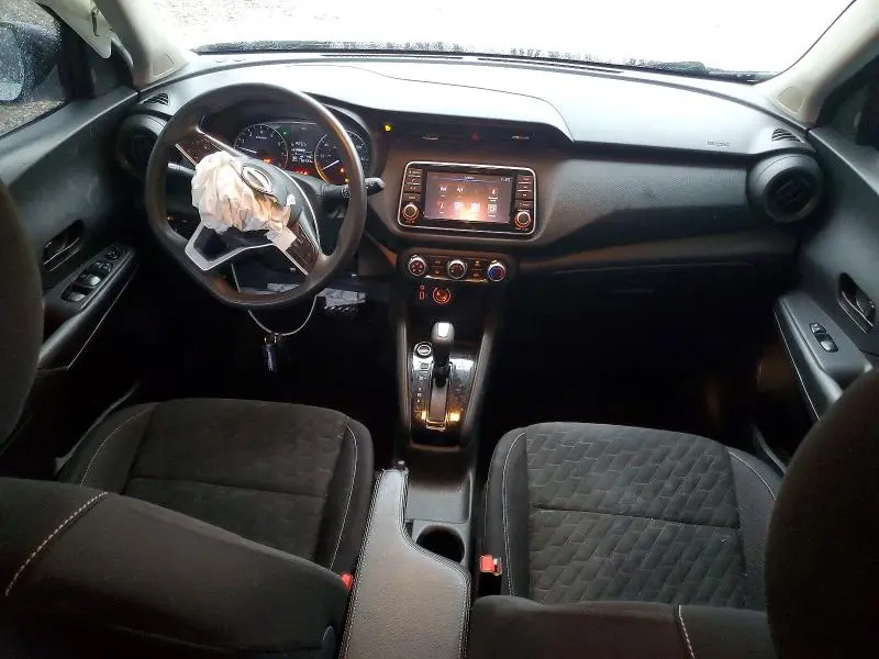 2022 NISSAN KICKS S  