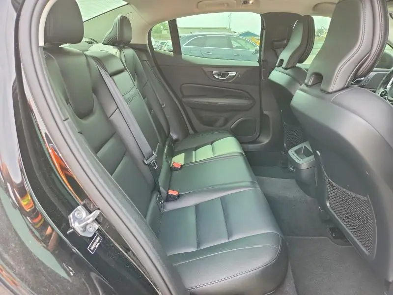 2020 VOLVO S60 T6 MOMENTUM  