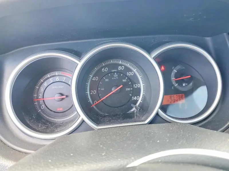 2010 NISSAN VERSA S  