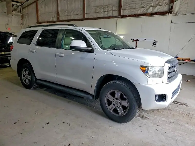2016 TOYOTA SEQUOIA SR5  