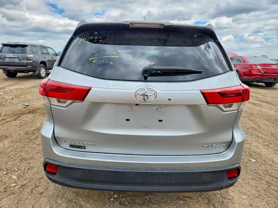 2019 TOYOTA HIGHLANDER XLE  