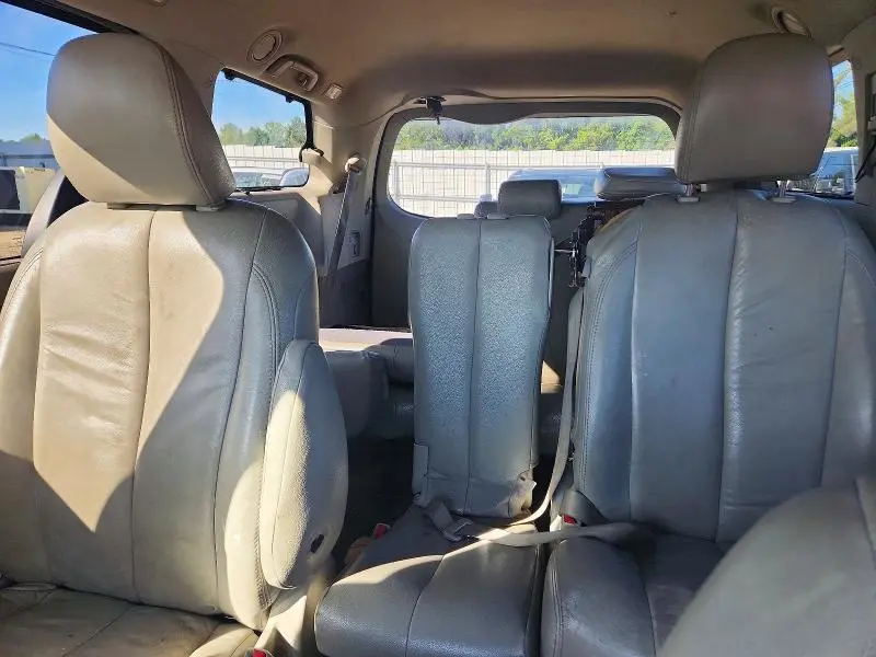2013 TOYOTA SIENNA LE  