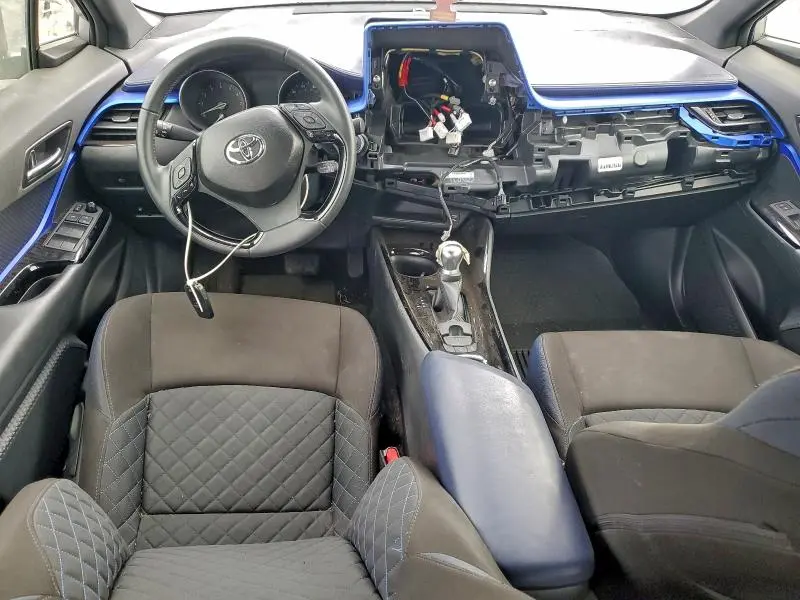 2020 TOYOTA C-HR XLE  