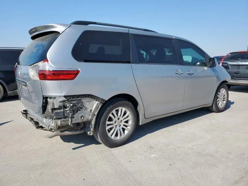 2017 TOYOTA SIENNA XLE  