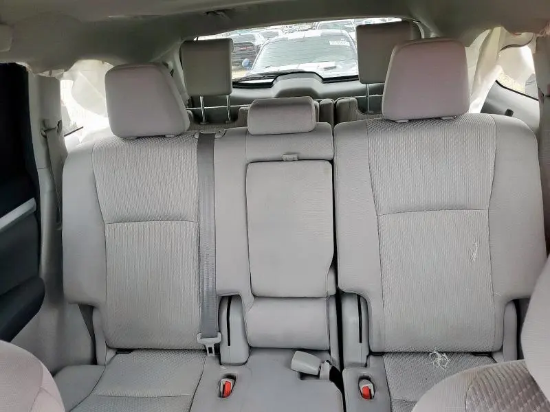 2017 TOYOTA HIGHLANDER LE  