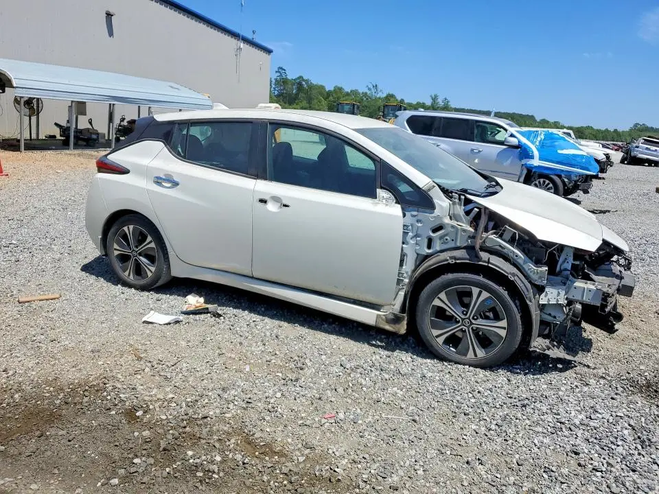 2020 NISSAN LEAF SV  