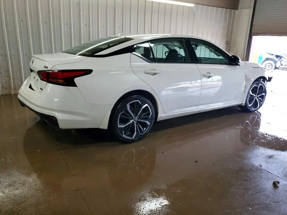 2024 NISSAN ALTIMA SR  