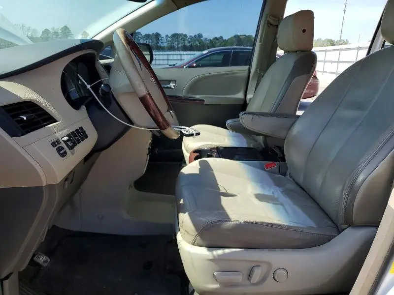 2013 TOYOTA SIENNA LIMITED 7-PASSENGER  