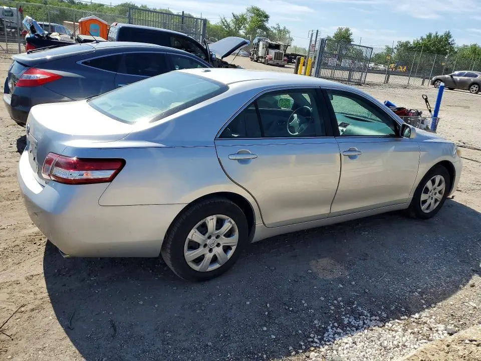 2010 TOYOTA CAMRY LE V6  