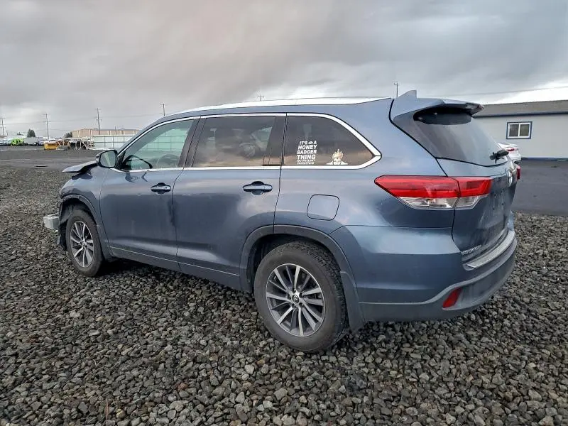 2017 TOYOTA HIGHLANDER SE  