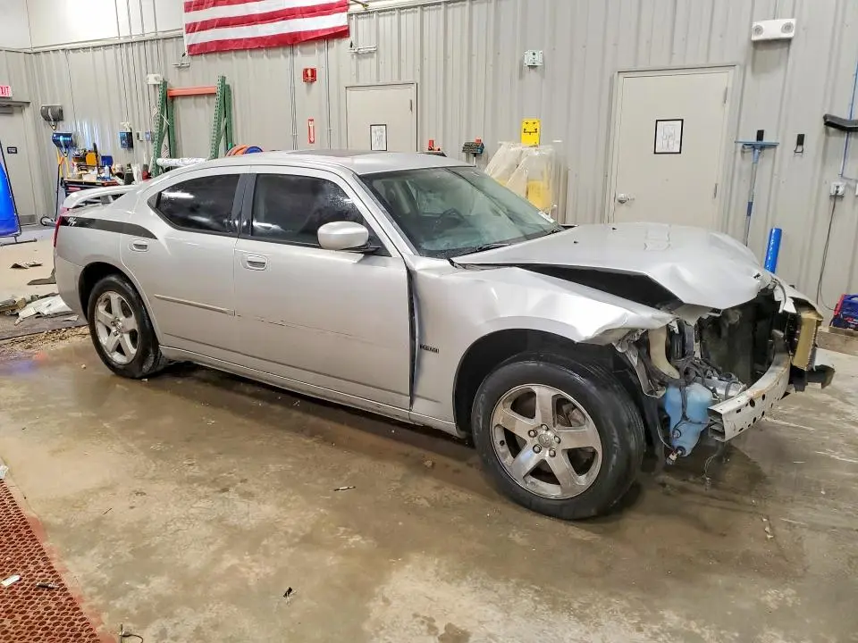 2010 DODGE CHARGER R  