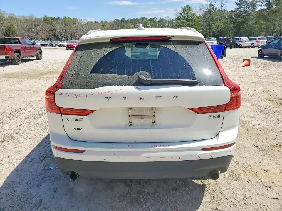 2018 VOLVO XC60 T5 MOMENTUM  