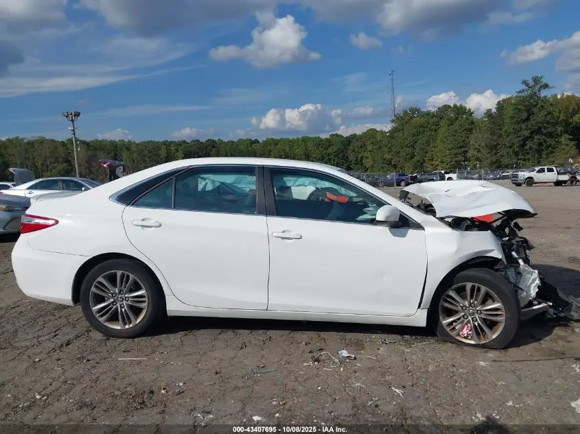 2015 TOYOTA CAMRY SE