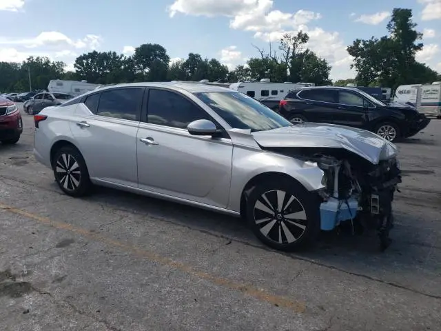 2022 NISSAN ALTIMA SV  