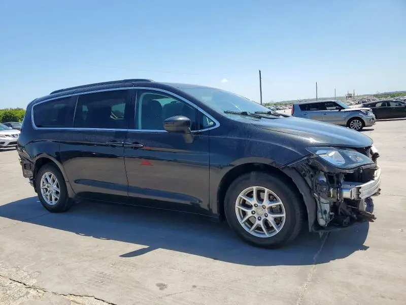 2020 CHRYSLER VOYAGER LX  
