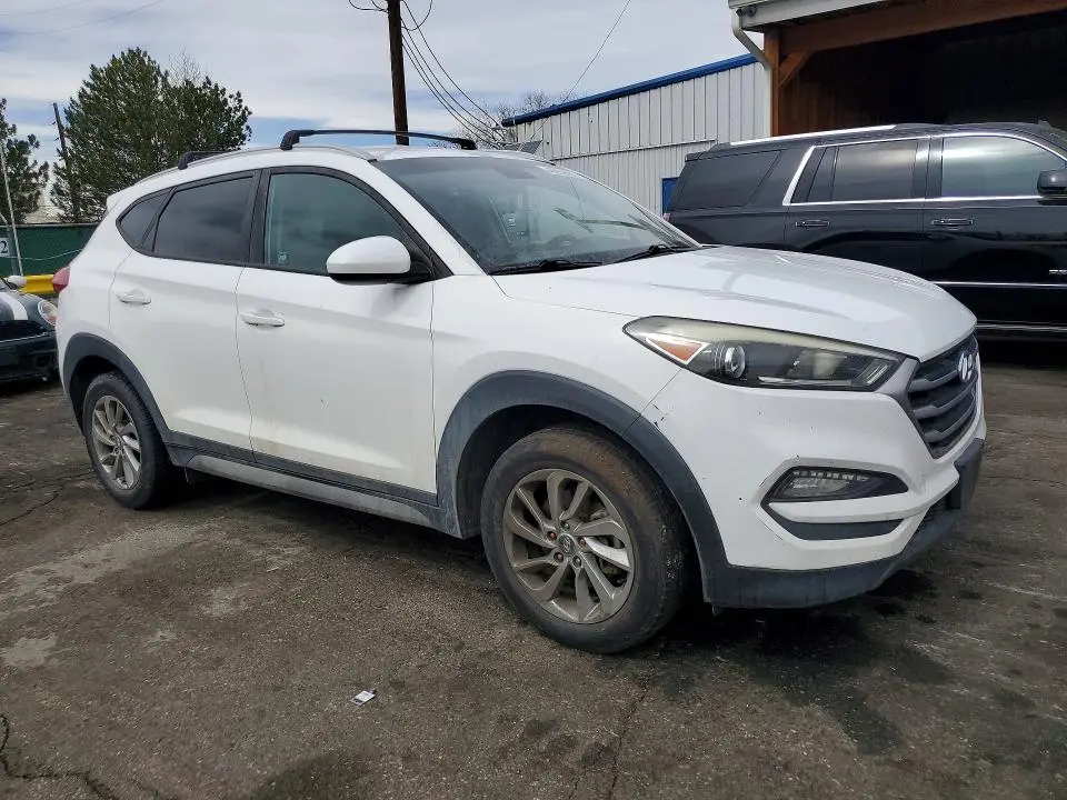 2017 HYUNDAI TUCSON SE  