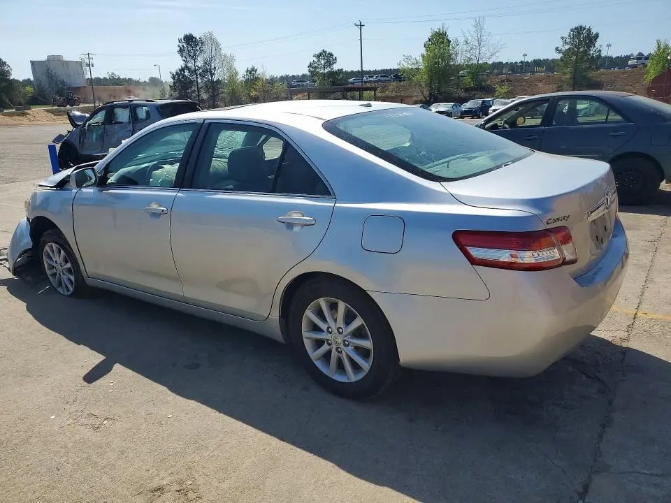 2011 TOYOTA CAMRY XLE  