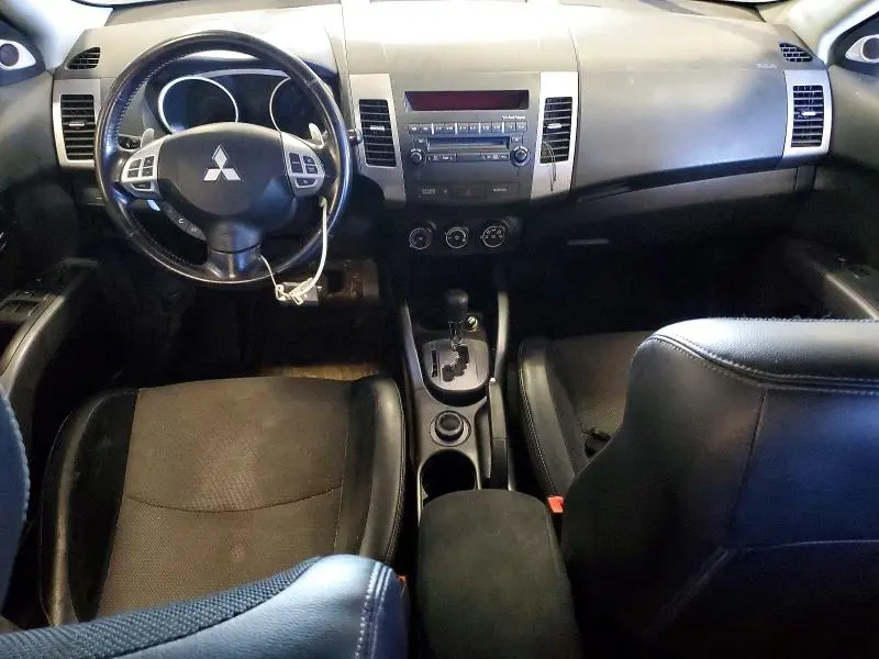 2010 MITSUBISHI OUTLANDER SE  