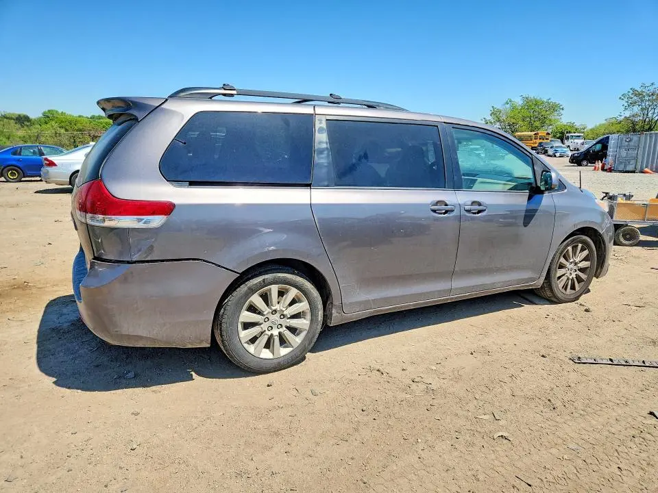 2012 TOYOTA SIENNA LE  