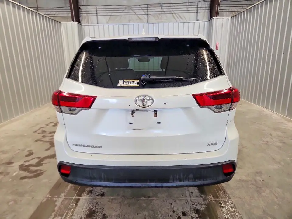 2019 TOYOTA HIGHLANDER XLE  