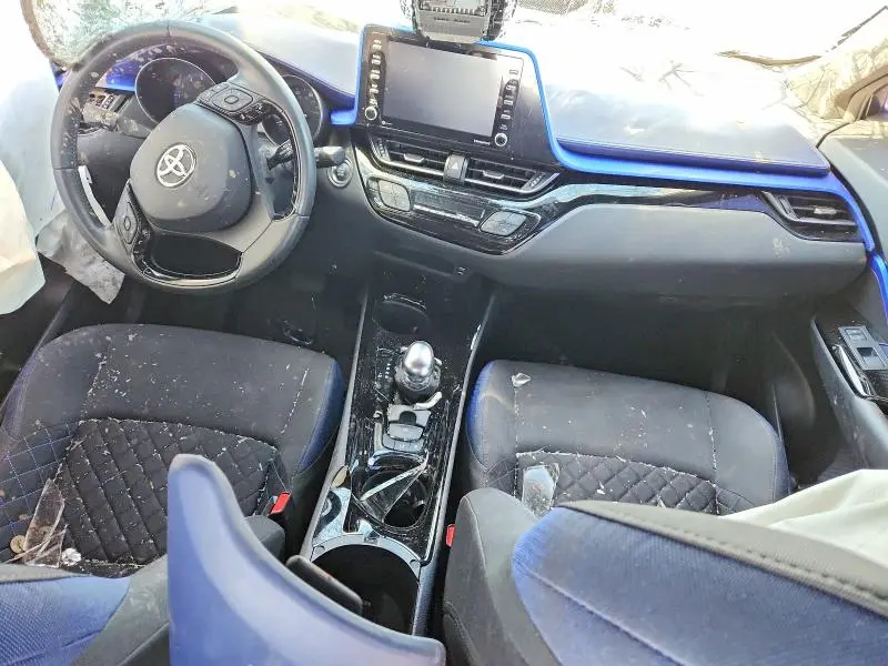 2022 TOYOTA C-HR XLE  