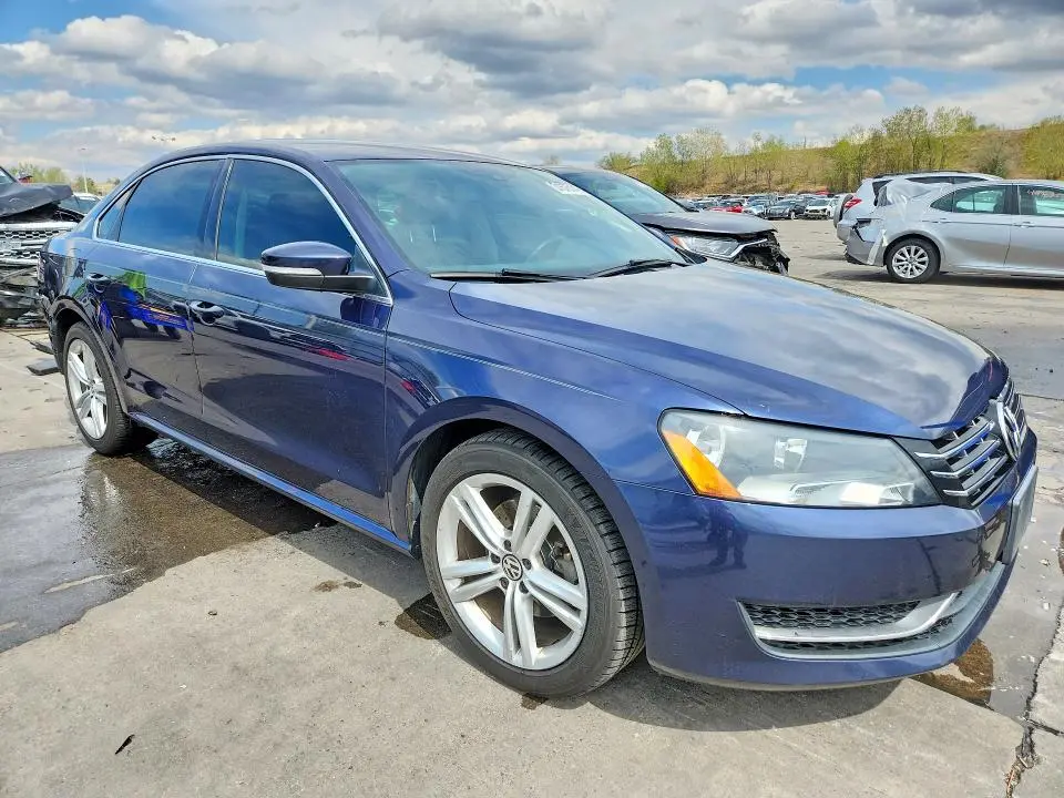 2015 VOLKSWAGEN PASSAT SE  