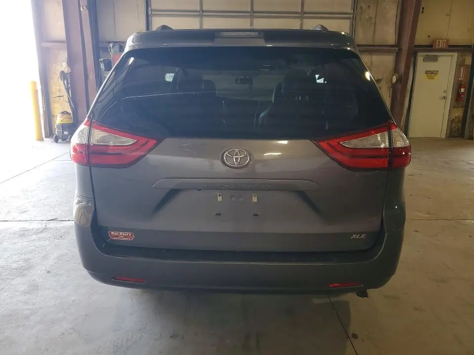 2016 TOYOTA SIENNA XLE 8-PASSENGER  